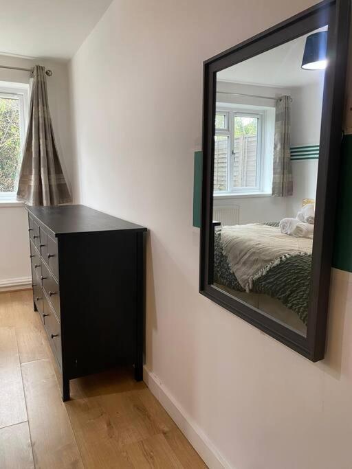 Luxury 2 Bedroom Apartment, Parking, Few Minutes Walk From Wembley Stadium London Bagian luar foto