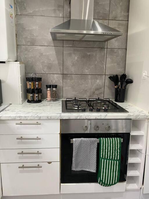 Luxury 2 Bedroom Apartment, Parking, Few Minutes Walk From Wembley Stadium London Bagian luar foto