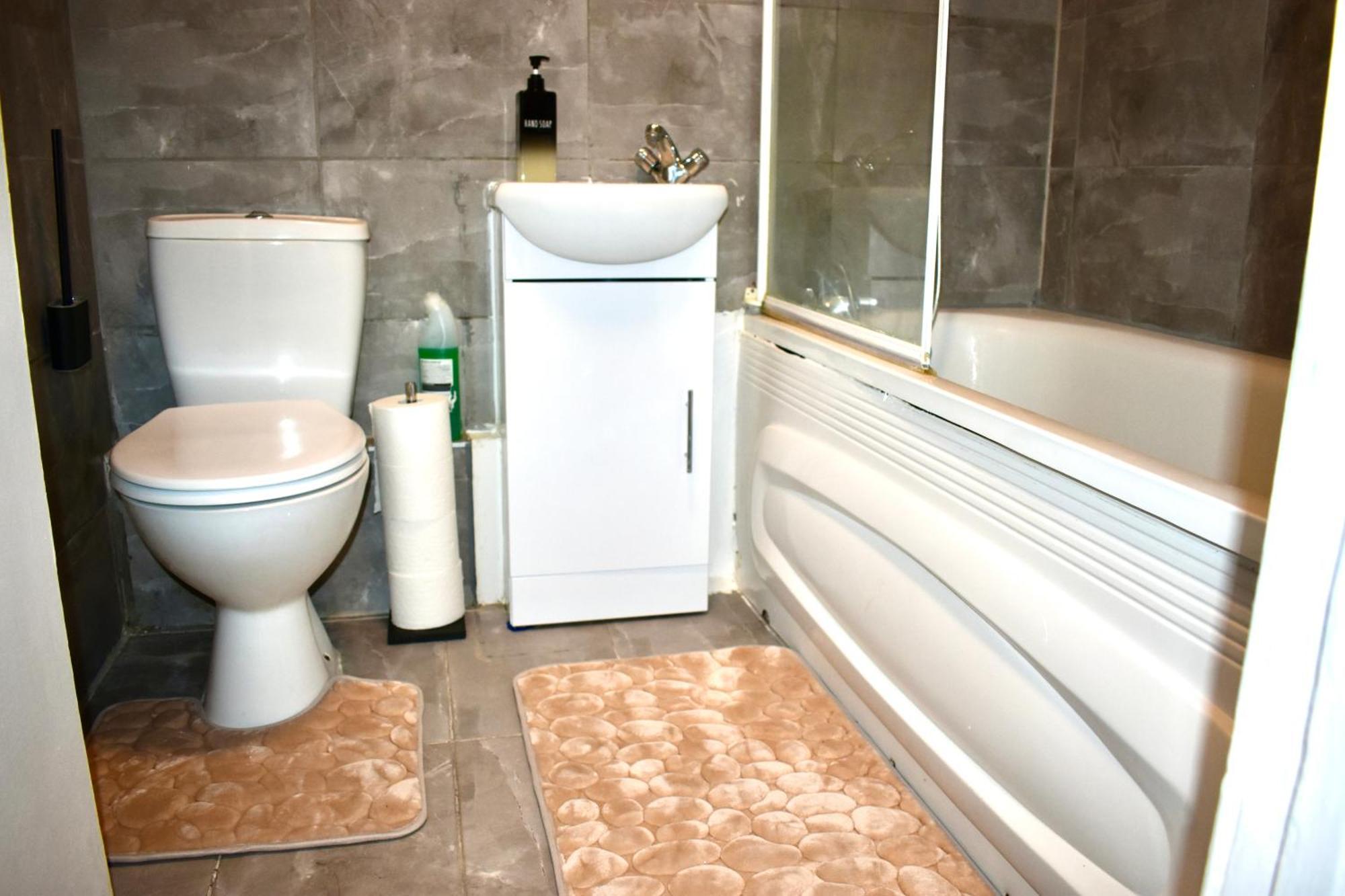Luxury 2 Bedroom Apartment, Parking, Few Minutes Walk From Wembley Stadium London Bagian luar foto