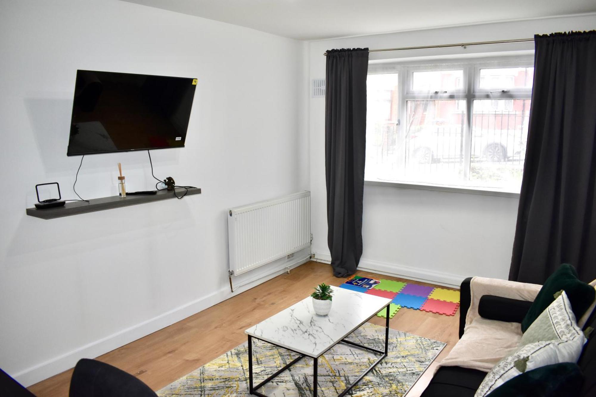 Luxury 2 Bedroom Apartment, Parking, Few Minutes Walk From Wembley Stadium London Bagian luar foto
