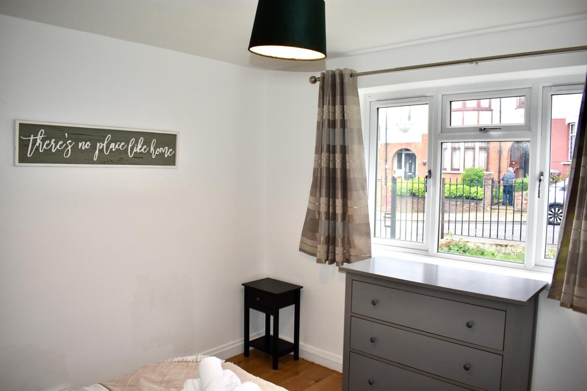 Luxury 2 Bedroom Apartment, Parking, Few Minutes Walk From Wembley Stadium London Bagian luar foto