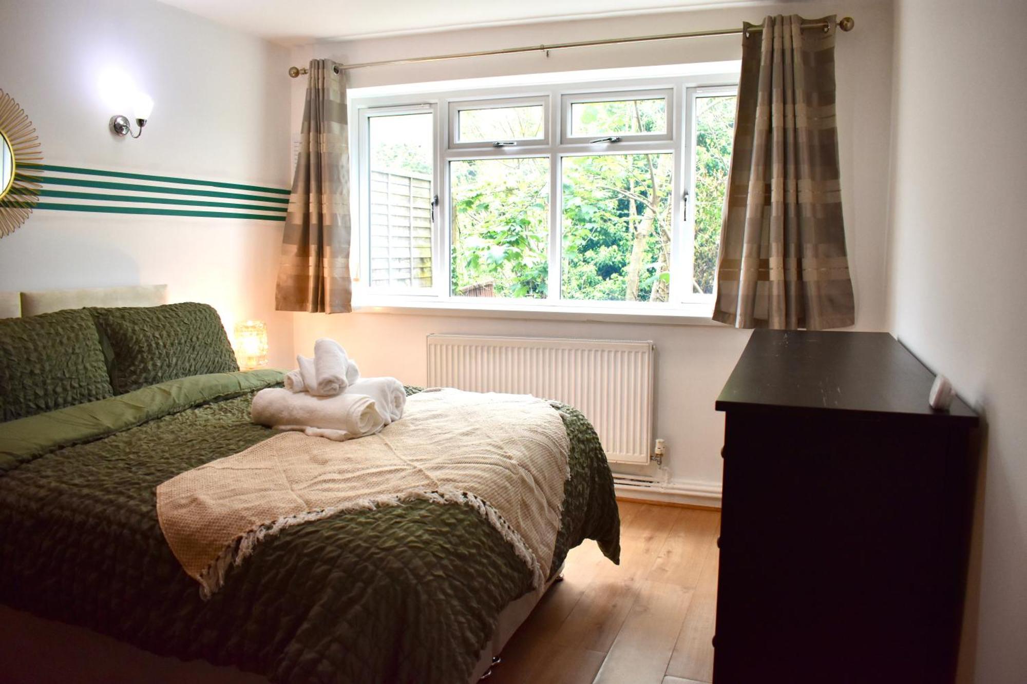 Luxury 2 Bedroom Apartment, Parking, Few Minutes Walk From Wembley Stadium London Bagian luar foto