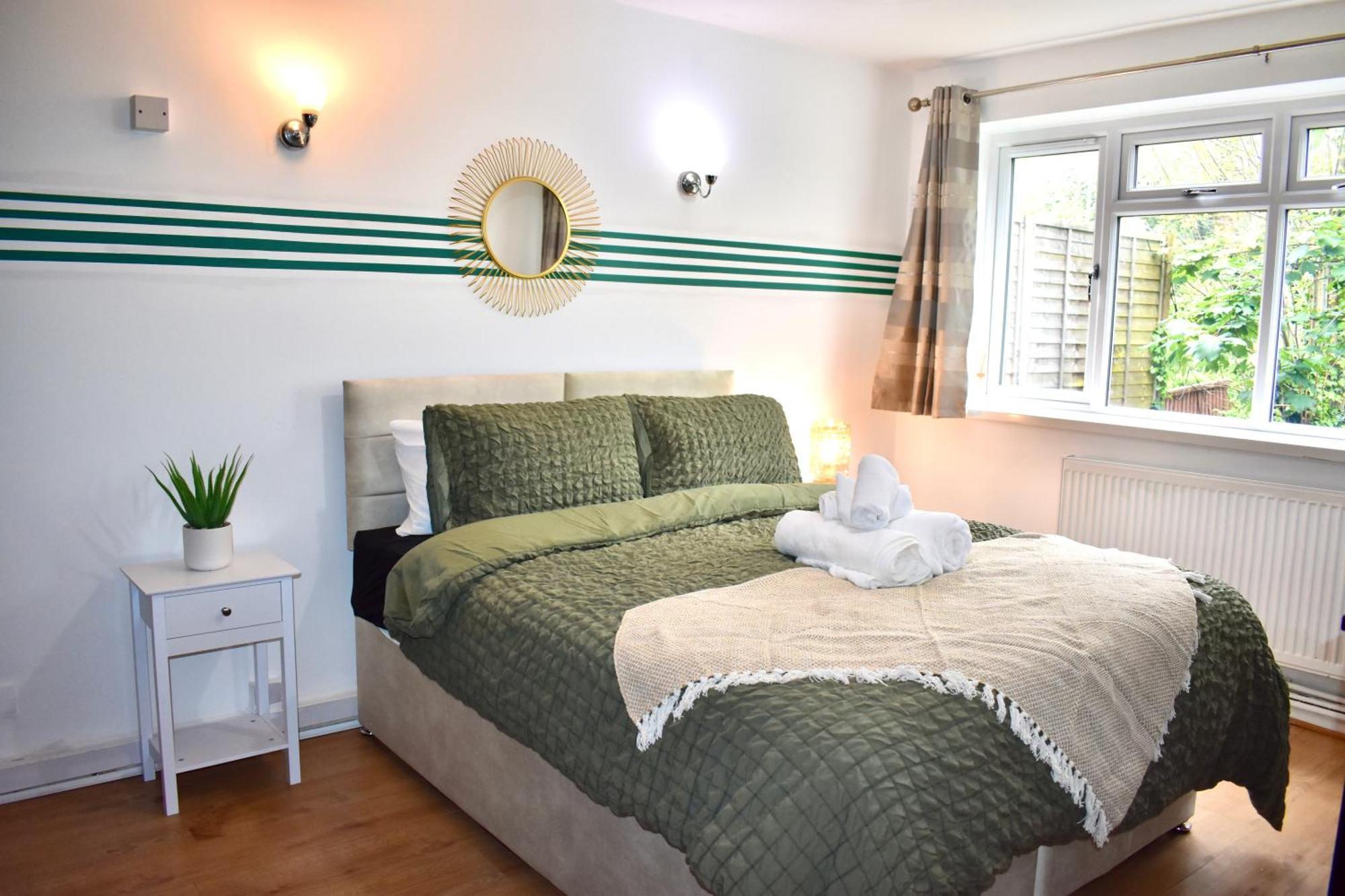 Luxury 2 Bedroom Apartment, Parking, Few Minutes Walk From Wembley Stadium London Bagian luar foto