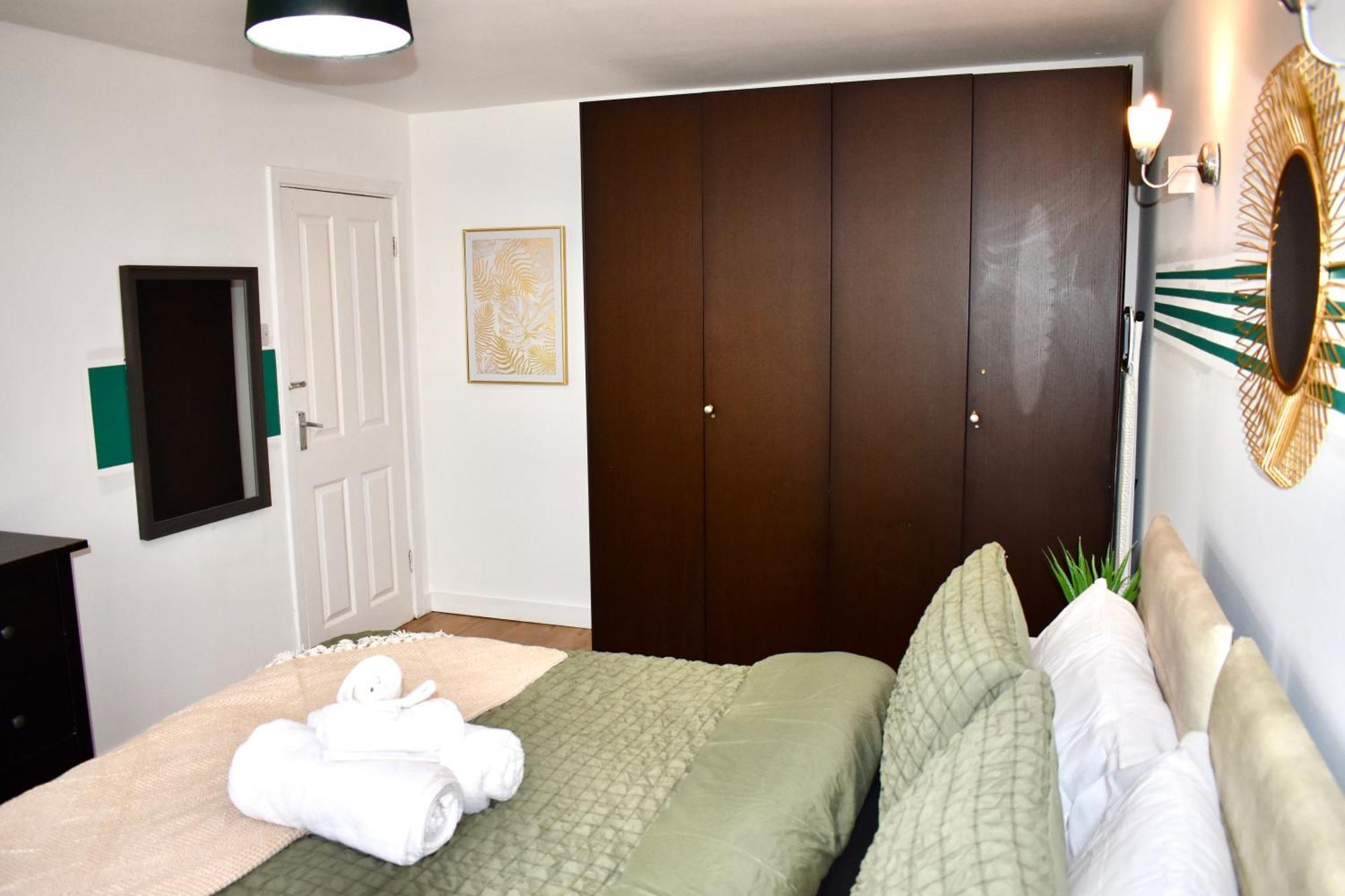 Luxury 2 Bedroom Apartment, Parking, Few Minutes Walk From Wembley Stadium London Bagian luar foto